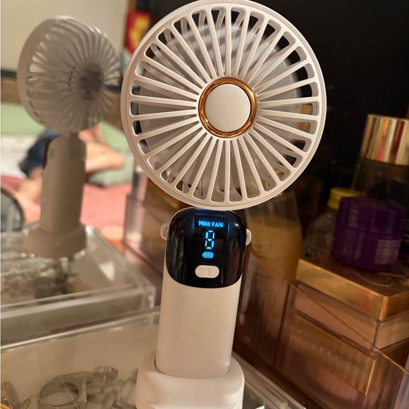 White Personal Portable Fan with LED Display - Picture 3 of 6